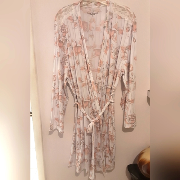 GIFT! Gloria Vanderbilt Robe & matching Shorts NEW with tag - Picture 2 of 4
